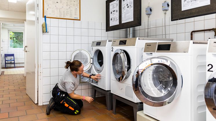 80 procent av mikroplasterna i SKBs tvättstugor kommer att filtreras bort, samtidigt som vattenförbrukningen sänks med upp till 50 procent. Foto: Karin Alfredsson