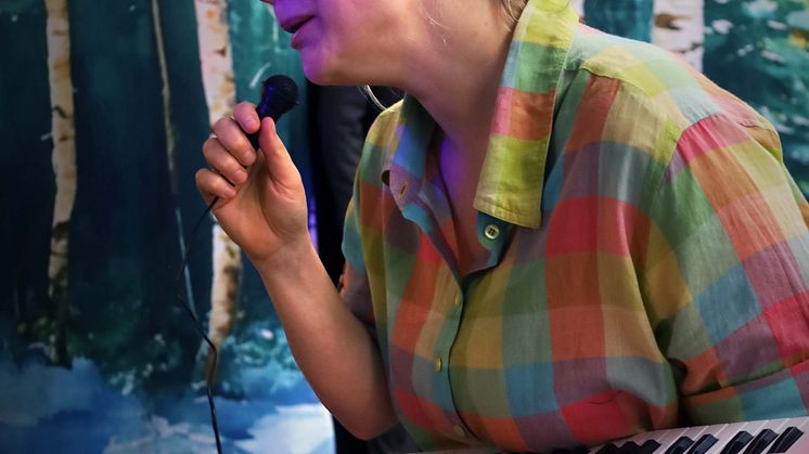 08_KlasseTjut_CarolineHarrysson_FOTOSaraPärlefalk.jpg
