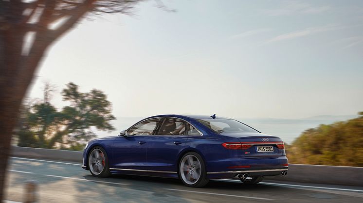 Audi S8 (Navarreblå metallak)