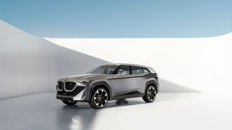P90445541_lowRes_bmw-concept-xm-studi.jpg