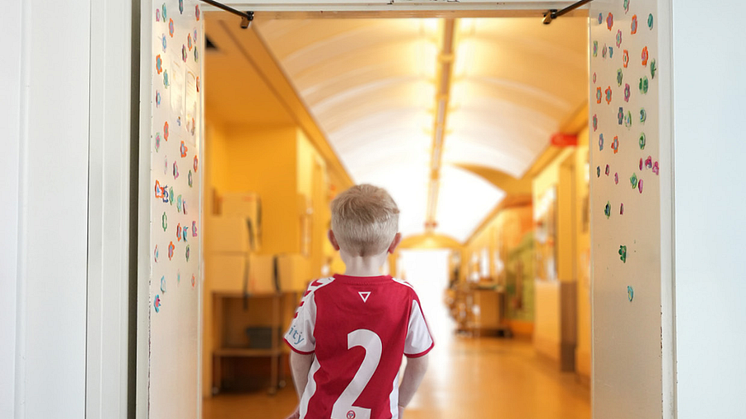 Barnekreftforeningen FotballtrøyeFredag 2025.png