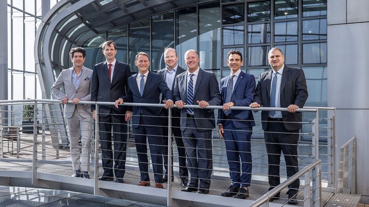 DHL World Energy Signing_Group_1