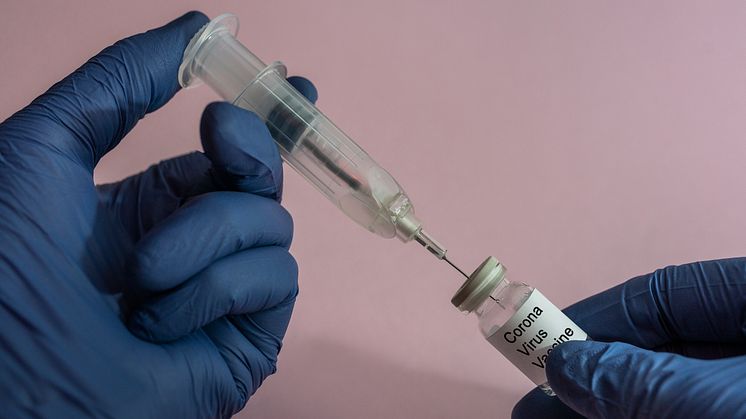 Vaccinationsstatus 7 maj: Nära hälften av alla invånare över 18 år har fått första dosen
