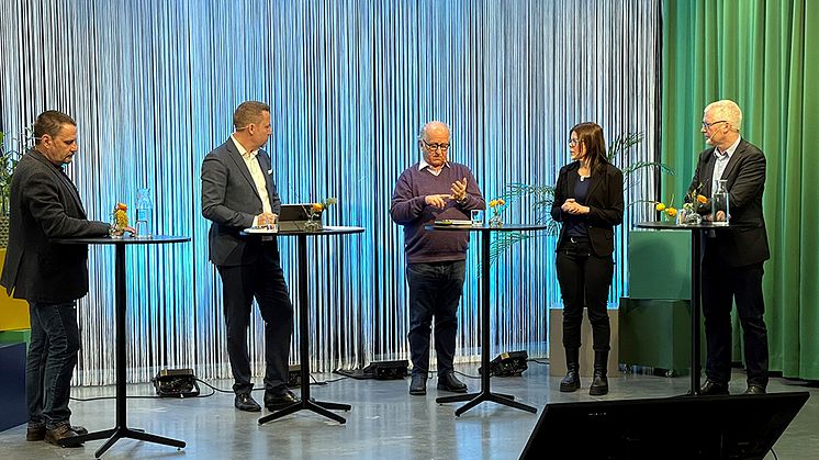 VASYDs hearing om infrastruktursatsningen Hållbar avloppsrening. Talarna fr vänster: Johan Nilsson, projektledare Nya Sjölunda, moderator Daniel Persson, Gösta Ericson, teknisk samordnare, Charlotte Rask, controller, programägare Dick Johansson.