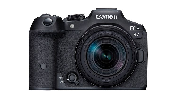 09_Canon EOS R7_Front_RF-S 18–150 mm F3.5–6.3