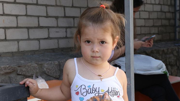 Antonina,2 år gammal, har flytt från Kharkiv i Ukraina