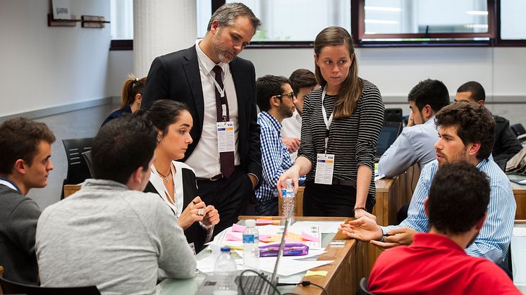 Sesión de trabajo Incubation Challenge con voluntarios de Visa Europe
