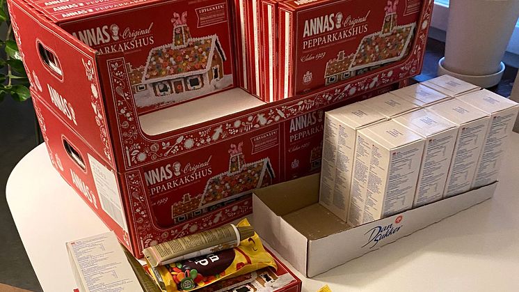 100 byggsatser med pepparkakshus delas ut till pysselsugna familjer i Fittja 