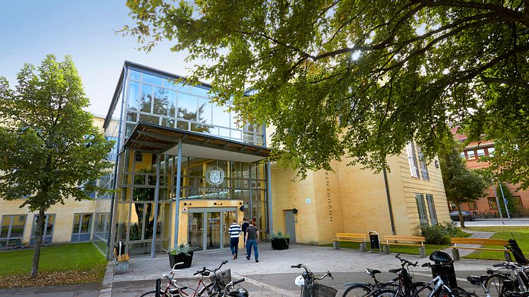 Sökande till högre utbildning får sina antagningsbesked idag. Högskolan i Skövde antar nästan 5100 personer till höstens utbildningar.