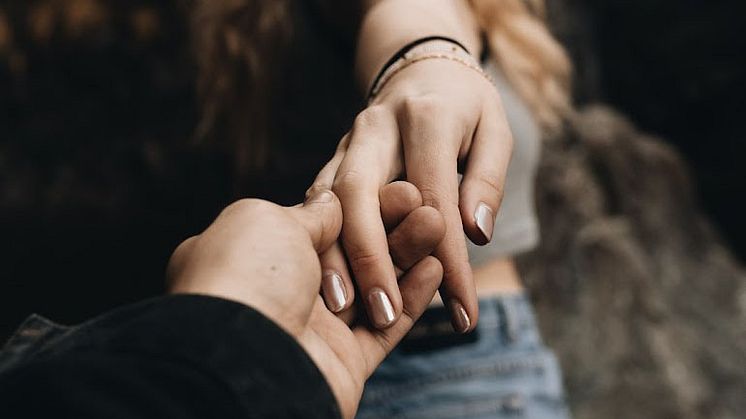 För den som går i tankar på att skilja sig kan sommaren innebära en tuff period där man ställs inför valet om man ska stanna i relationen eller inte.