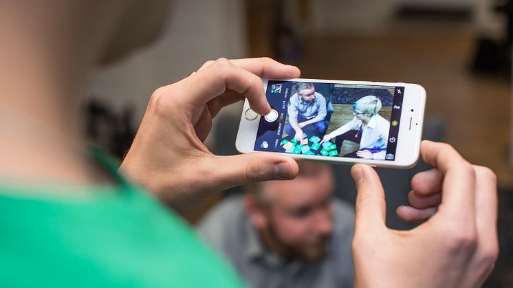 Nackademin lanserar “Hyper Track” med en AI-robot som lärare