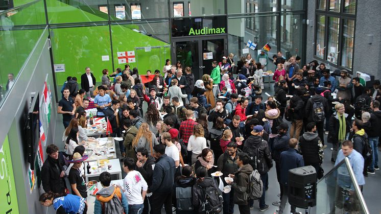 Treffen mit Studierenden aus aller Welt bei traditionellen „Internationalen Nachmittag“ am 25. Oktober 2018