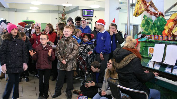 Children sang carols and made decorations for a Christmas tree at Horsham station - MORE IMAGES AVAILABLE TO DOWNLOAD BELOW