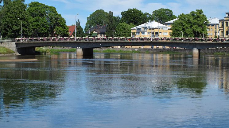 Västra bron öppnar för tung trafik igen
