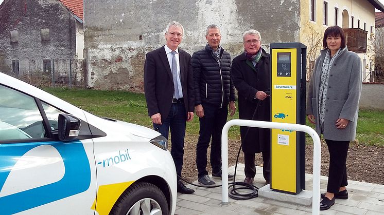 Neue E-Ladesäule für Ampfing