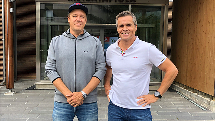 Jani Hankimo (left), CEO of Pericad OY and Ole Blom (right), CEO of CBK Distribusjon AS.