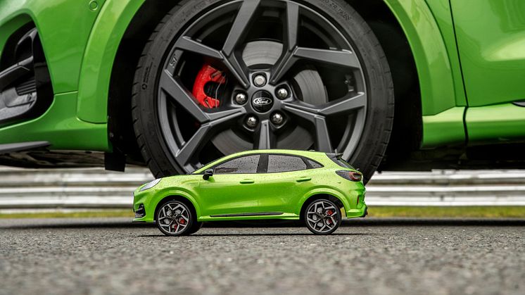 ​Fords nye Perfomance-SUV, Puma ST i duell med radiostyrt kopi på bane