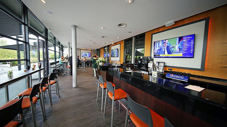 Innenraum der neuen Sportsbar in der Arena Leipzig