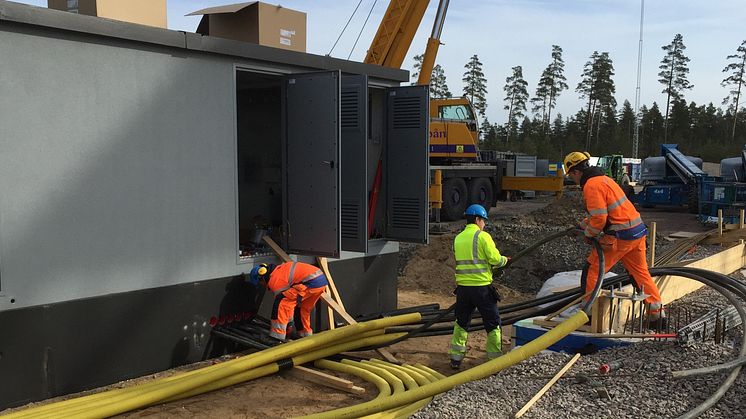 En lösning som blivit vanligare det senaste decenniet är att ha flera mindre transformatorer istället för en stor, med varsitt ställverk.