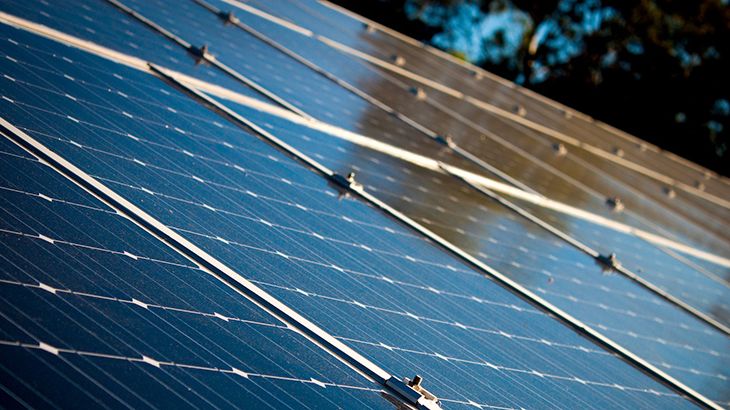 Få bostadsrättsföreningar har solceller trots stort intresse från boende