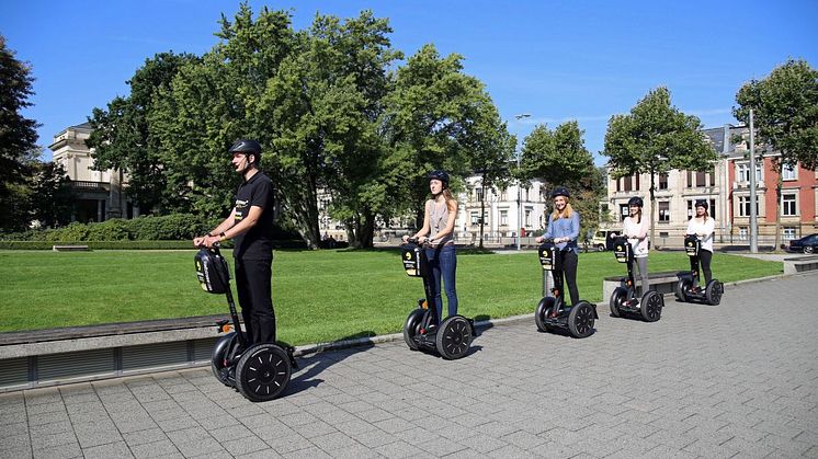 Der wendige Segway ermöglicht das Entdecken der vielen Grünflächen in Leipzig, z.B. die Fritz-von-Harck-Anlage am Bundesverwaltungsgericht