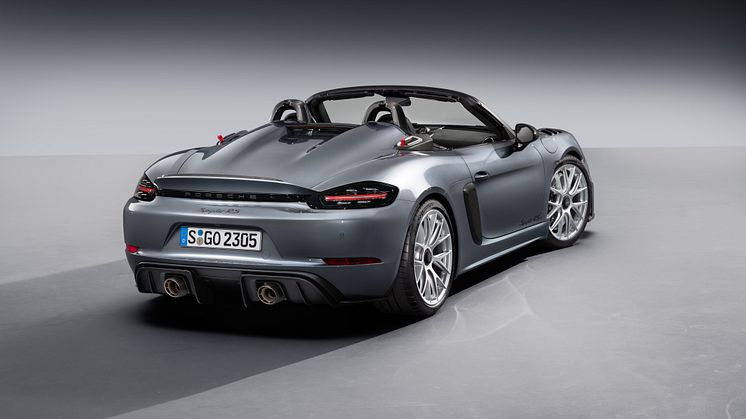 RG0002_718_Spyder_exterior__3_4_Heck