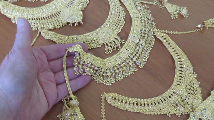 LON 2115 Necklaces 1
