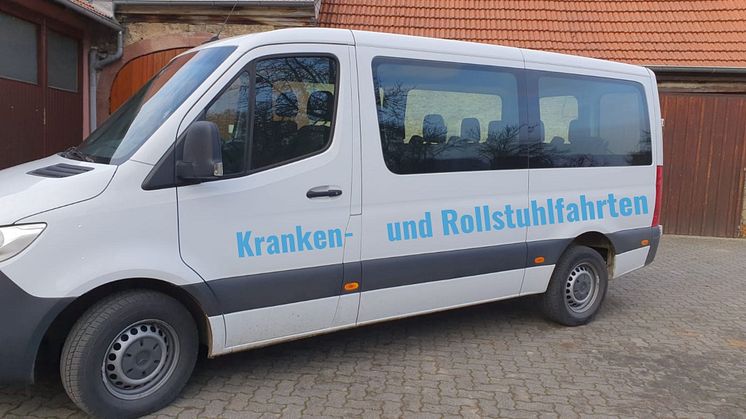 Die Desinfektion von Kranken- und Rollstuhltransport-Fahrzeugen ist mit Hilfe AnoKath leicht und hält selbst das Corona-Virus in Schach. Bild: Amberg