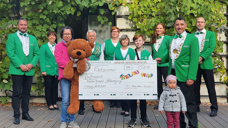 Eine Abordnung des Portitzer Carneval Club e.V. übergab den Spendenscheck