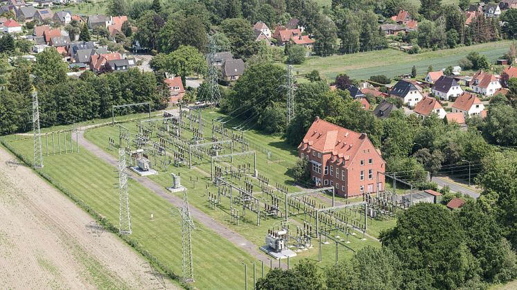 UW Niendorf im Mai 2019 mit altem Betriebsgebäude.jpg