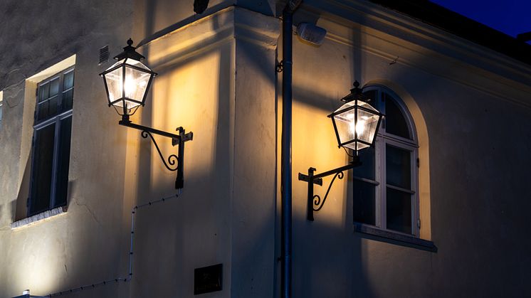 ﻿Nu sprider sig nytt ljus i kvarteret vid Magasinsgatan och delar av Södra Larmgatan. Wallenstam har investerat i specialdesignad fasadbelysning och stormlyktor för att bidra till ökat mervärde, trivsel och trygghet i området.﻿ 
