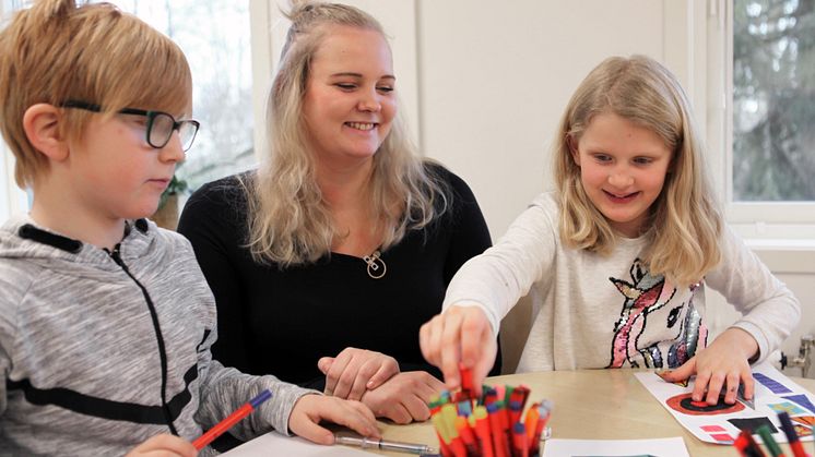 Redan i 5-årsåldern formar barn bilder om vad de kan arbeta med i framtiden. Inspiration som vidgar barns tankar om yrkesval behöver vävas in i undervisningen från de första skolåren.