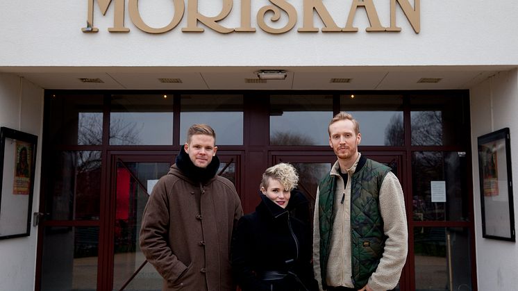 Fr v: Martin Rosén, projektledare, Moa Söllgård, kommunikatör, och Viktor Fröjd, projektledare, alla från kulturföreningen Iver.