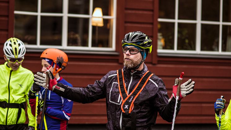 Jonas Lindqvist, tränare Funäsdalens IF, utanför hotell Fjällgården i Ramundberget. 