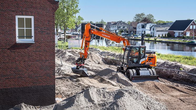 Hitachi_ZX155W_5