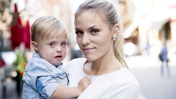Julia Bergman med sonen Milan från programmet Unga mammor. Foto Mangnus Sandberg