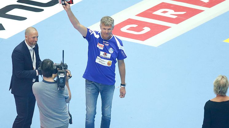 Martin Lernås från Alingsås HK blev Årets Ungdomscoach 2015-2016. Tävlingen arrangeras av Svensk Elithandboll och Cramo.