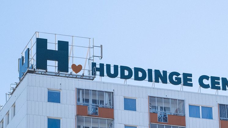 Huge lyser upp i orange – mot våld
