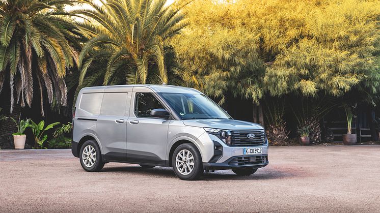 Transit Courier Solar Silver (5)