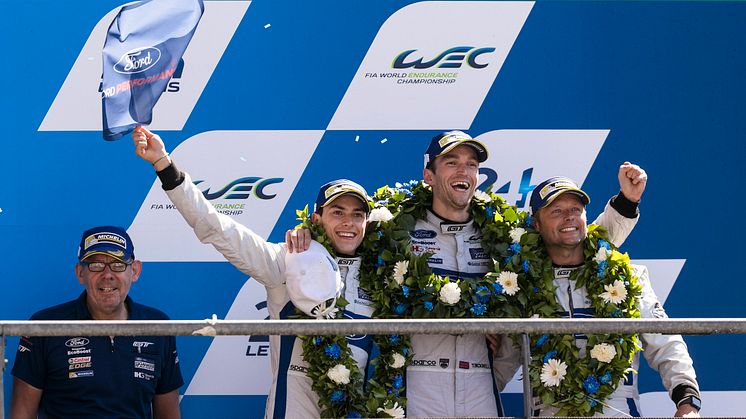 Harry Tincknell és a 67 Ford GT csapata