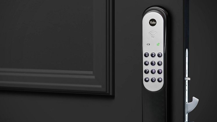 Yale Doorman svart på svart dörr