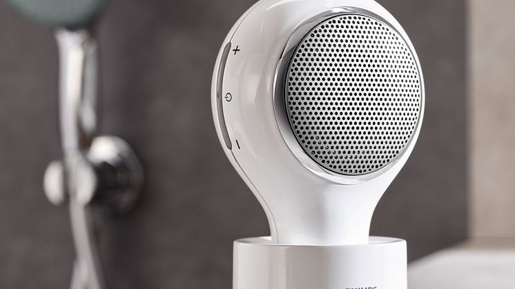 Den vanntette Bluetooth-høytaleren Aquatunes kan enkelt festes på dusjstangen.