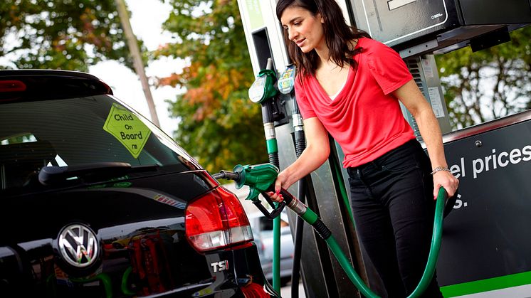 Petrol to fall to £1 a litre for Christmas as oil goes below $40
