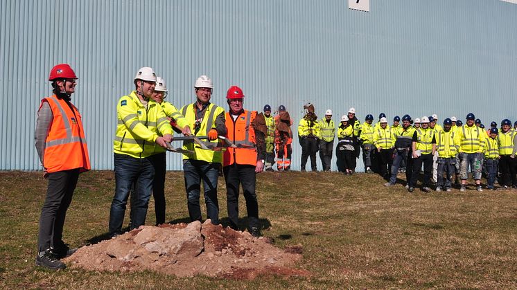 Första spadtaget i BoKloks fabrik i Gullringen.