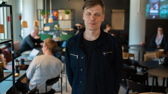 „GenAI setzt sich immer mehr durch, weil sie Innovationen beflügelt und arbeitsintensive Aufgaben automatisiert“, erklärt Lasse Girs, Head of Generative AI Enablement bei Solita