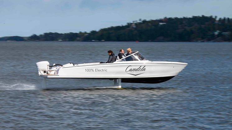A virtual test ride in the first flying electric boat