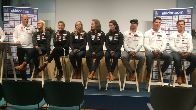 Alpina landslaget i samband med medieupptakten 31 oktober