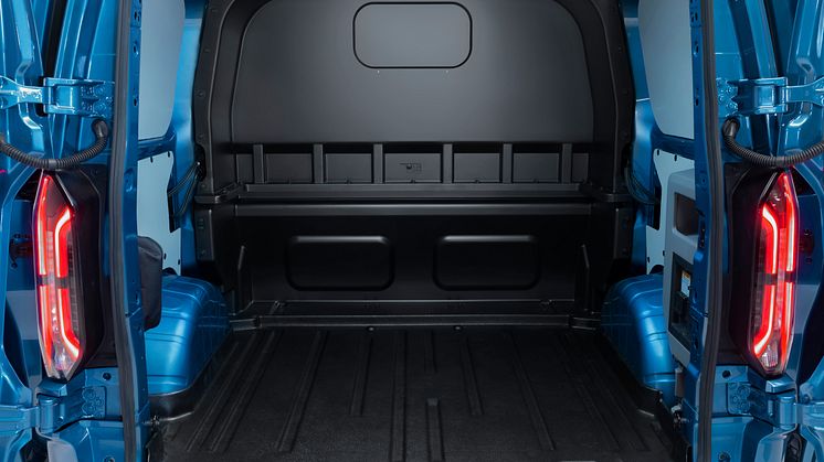 Ford E-Transit Custom Sport Digital AquaBlue (8)