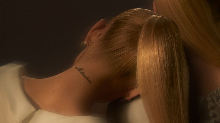 Album cover Ariana Grande "eternal sunshine"