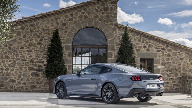 2024_FORD_MUSTANG_COUPE_04
